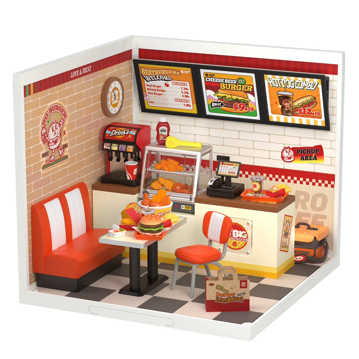 Miniatur-Burgerladen mit rotem Sofa, Tisch, Stuhl, Theke, Getränkeautomat und Speisekarten