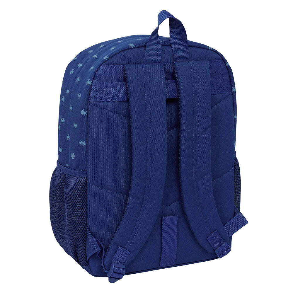 Rückseite eines dunkelblauen Rucksacks mit verstellbaren Trägern und Netzseitentasche