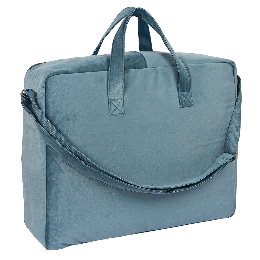Blaue Reisetasche aus Samt mit Tragegriffen und Schultergurt