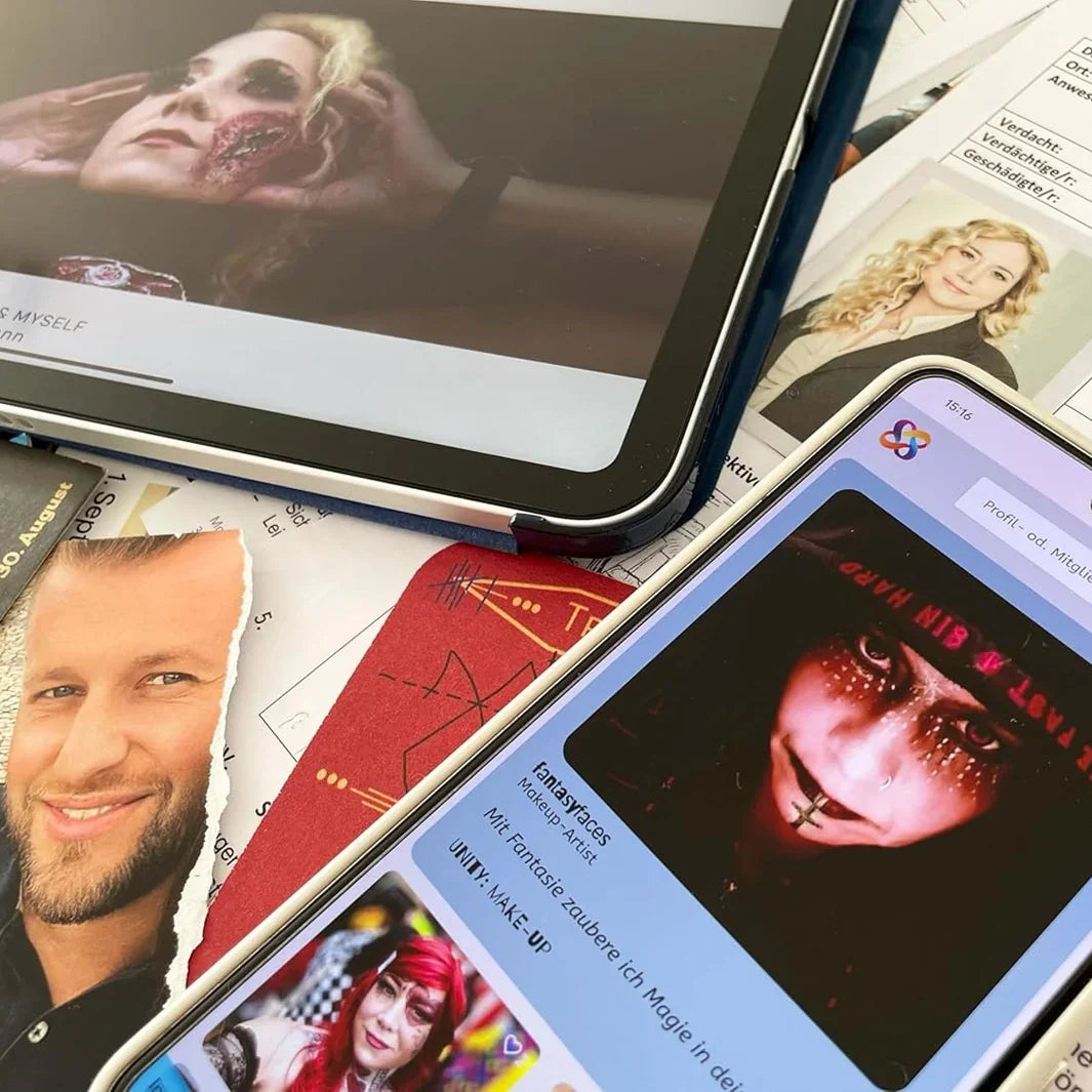 Zwei Smartphones und ein Tablet zeigen verschiedene Bilder von Menschen mit Make-up und Porträts