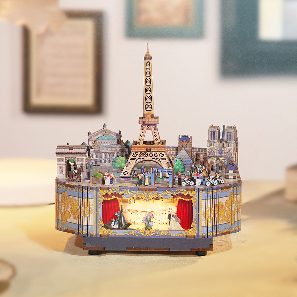 Holzspieluhr mit Eiffelturm, Triumphbogen, Notre Dame und Pariser Oper