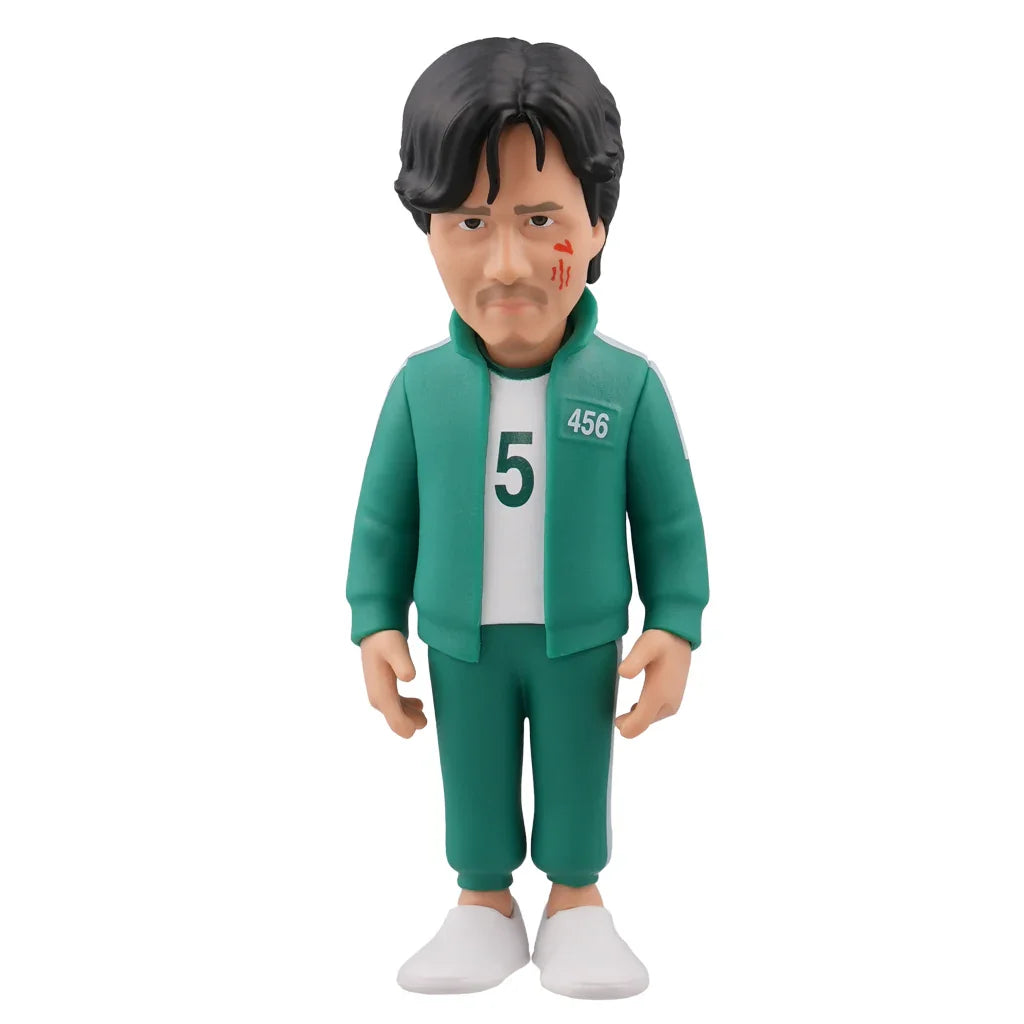 Eine Figur von Seong Gi-hun aus Squid Game in einem grünen Trainingsanzug mit der Nummer 456