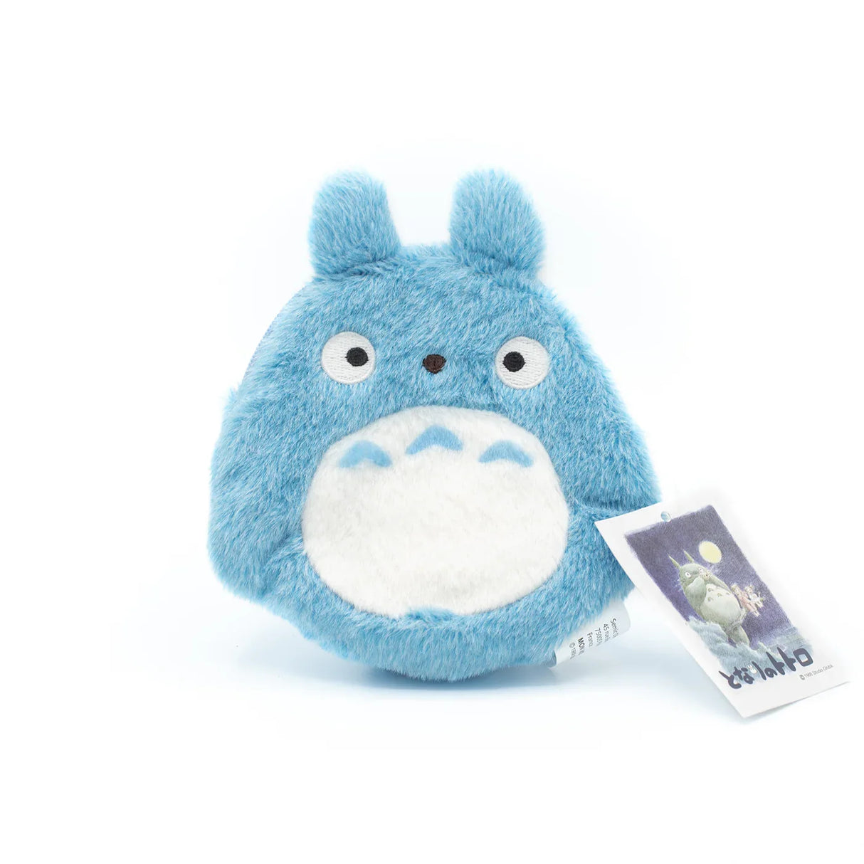 Blaues Plueschtier in Form von Totoro mit weissem Bauch und Produktetikett
