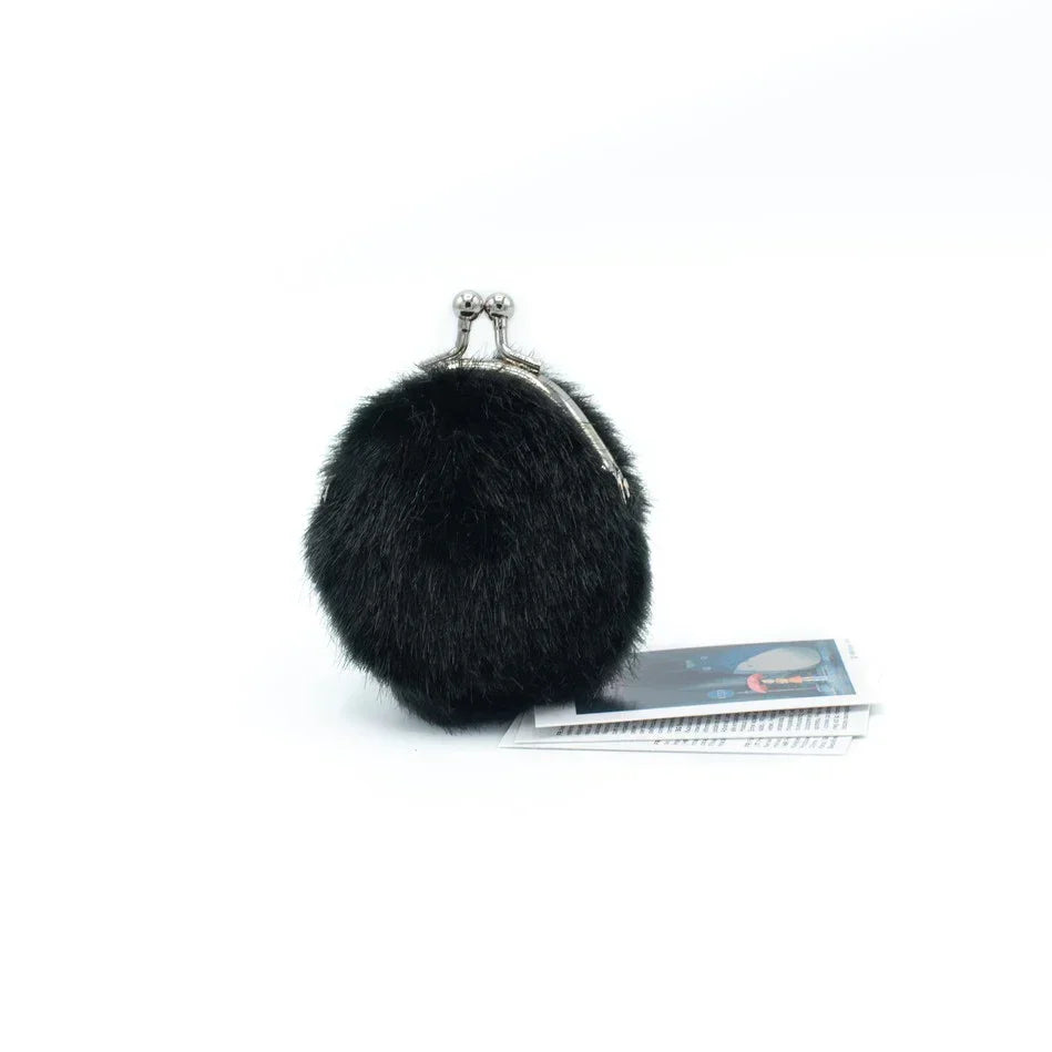 Runde schwarze Plüschtasche mit silbernem Schnappverschluss