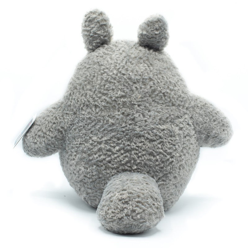 Graues Totoro Plüschtier von hinten gesehen
