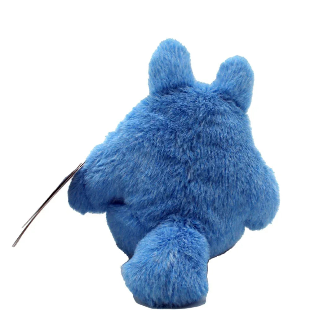 Blaue Plueschfigur von hinten mit Ohren und Schwanz