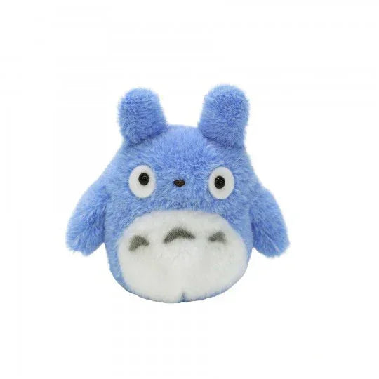 Blaues Totoro Plüschtier mit weißem Bauch und grauen Mustern