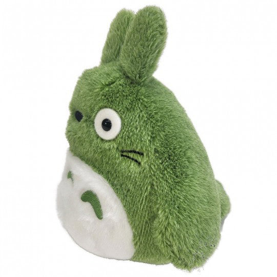 Gruenes Plueschtier in Form eines kleinen Totoro mit weissem Bauch