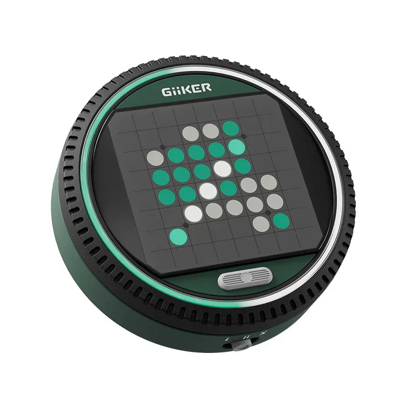 Giiker Smart Four in a Row Spiel in Dunkelgrün mit leuchtenden Spielsteinen auf dem Bildschirm