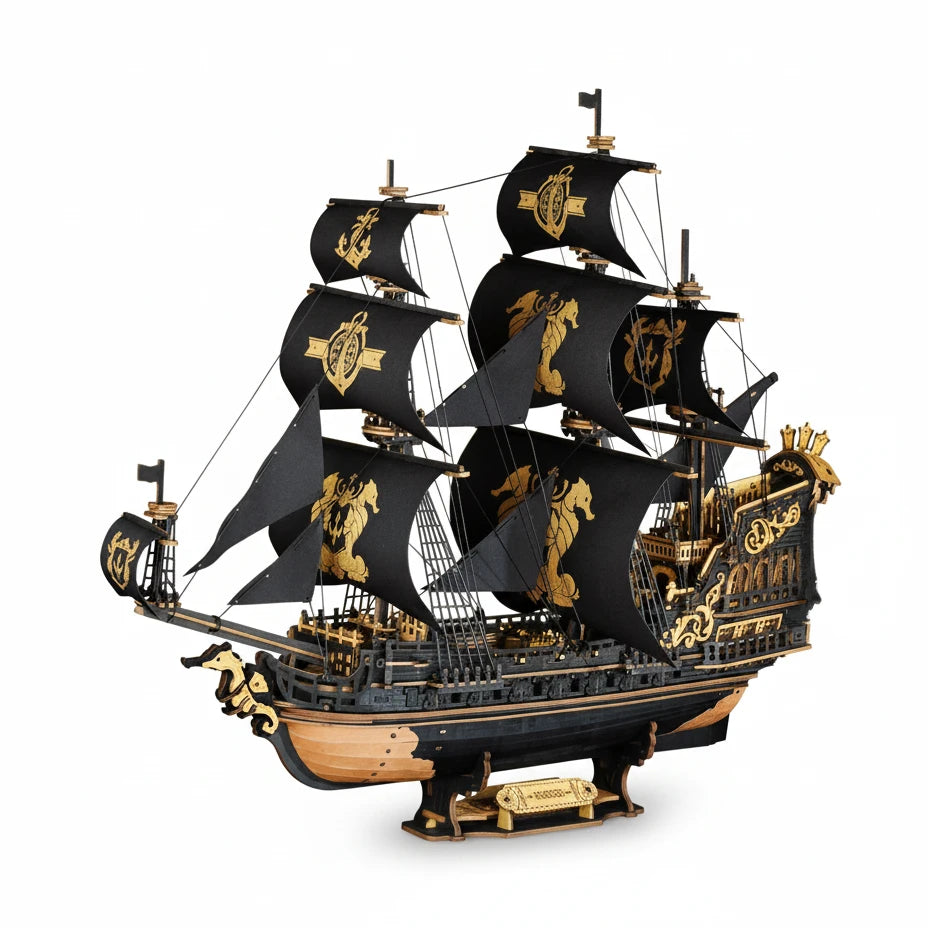 Modell eines schwarzen Segelschiffs mit goldenen Verzierungen auf einem Ständer