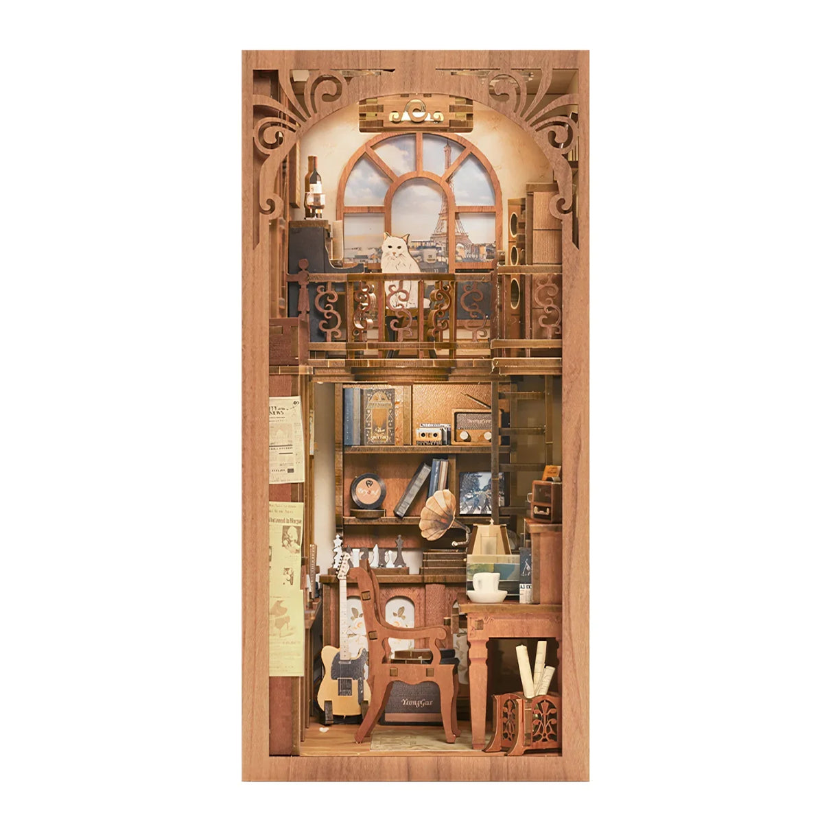 Holz-Bücherregal-Einsatz mit Katze auf Balkon, Blick auf Eiffelturm, Gitarre, Radio, Bücher und Möbel