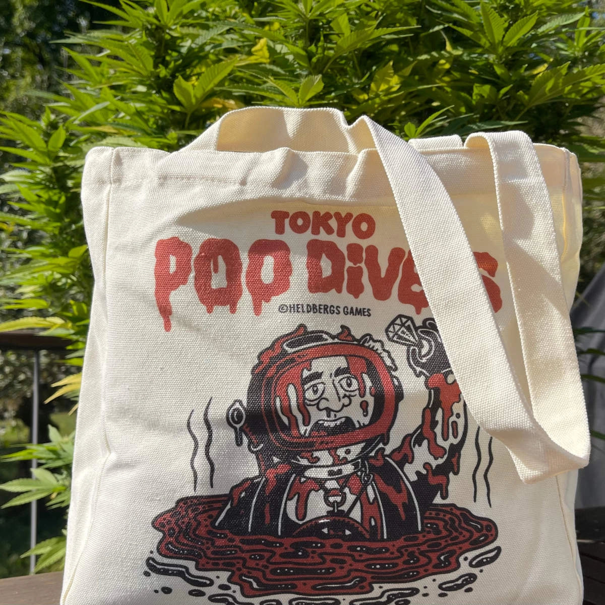 Tokyo Pop Divers Tragetasche mit blutigem Taucher-Design
