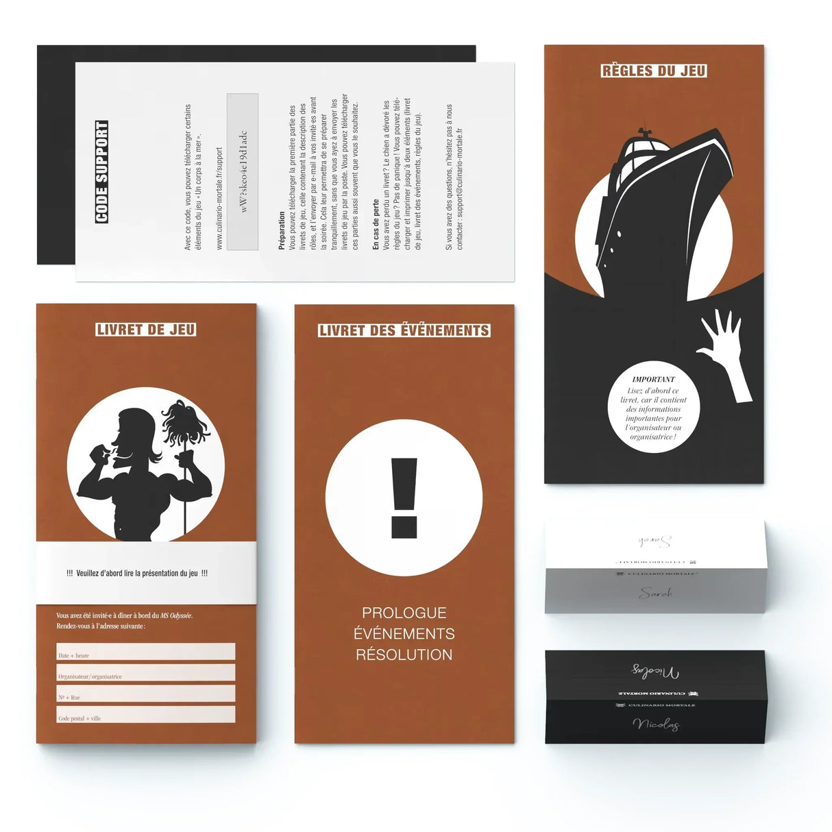 Tisch mit Spielanleitung, Ereignisbuch, Spielbuch und Einladungen für ein Krimidinner