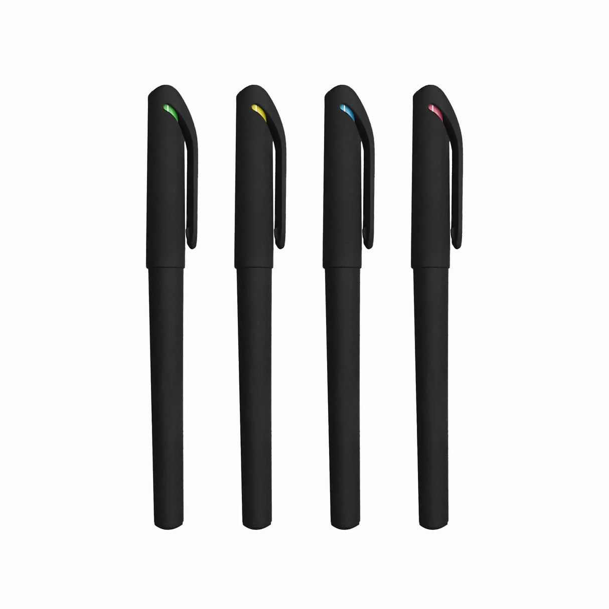 Vier schwarze Stifte mit farbigen Clips in Grün, Gelb, Blau und Rot