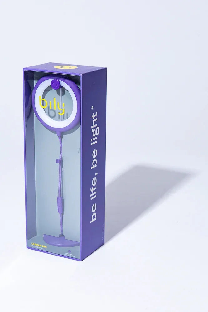 Lila Produktverpackung mit einer runden LED Leuchte und Kabel