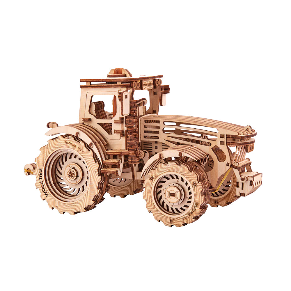Modellbausatz eines Traktors aus Holz