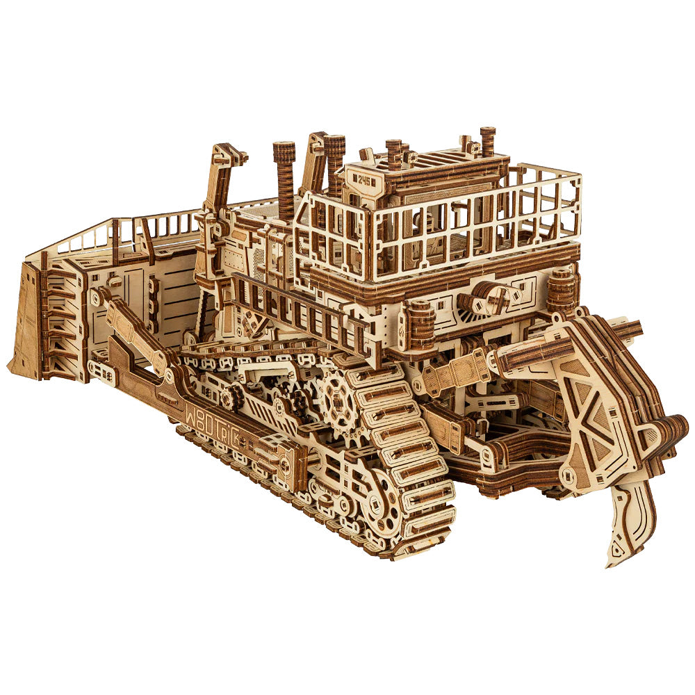 WoodTrick Terrain Titan mechanische Planierraupe – Heckansicht der filigranen Holzkonstruktion mit Zahnrädern und Kabinen-Gitter.