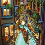 Blick in den Miniatur-Kanal von Venedig mit Gondel, Wasser-Effekt und Beleuchtung