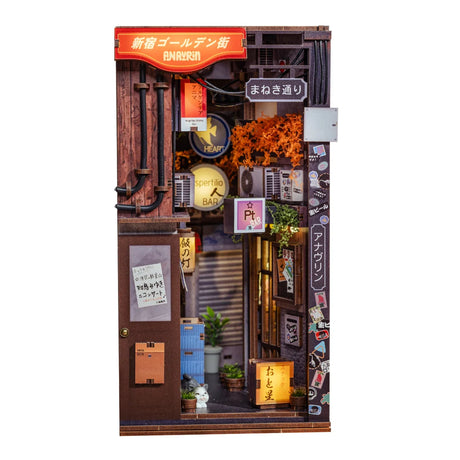 Miniaturmodell einer japanischen Gasse mit Schildern und Details