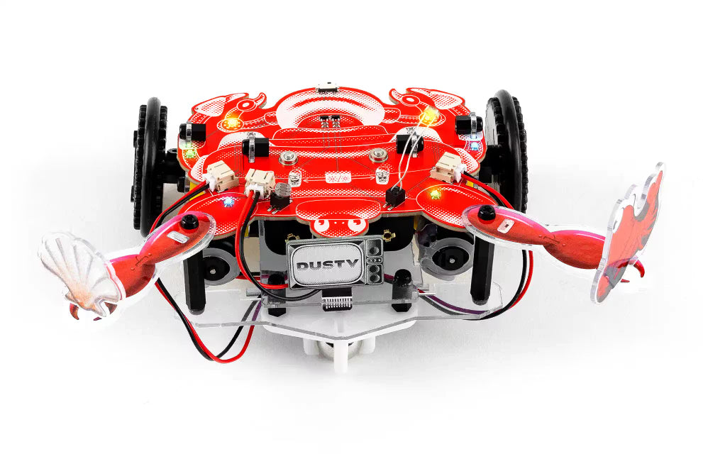 Rückansicht der CircuitMess Dusty Roboterkrabbe mit sichtbarem Lautsprecher und Elektronik