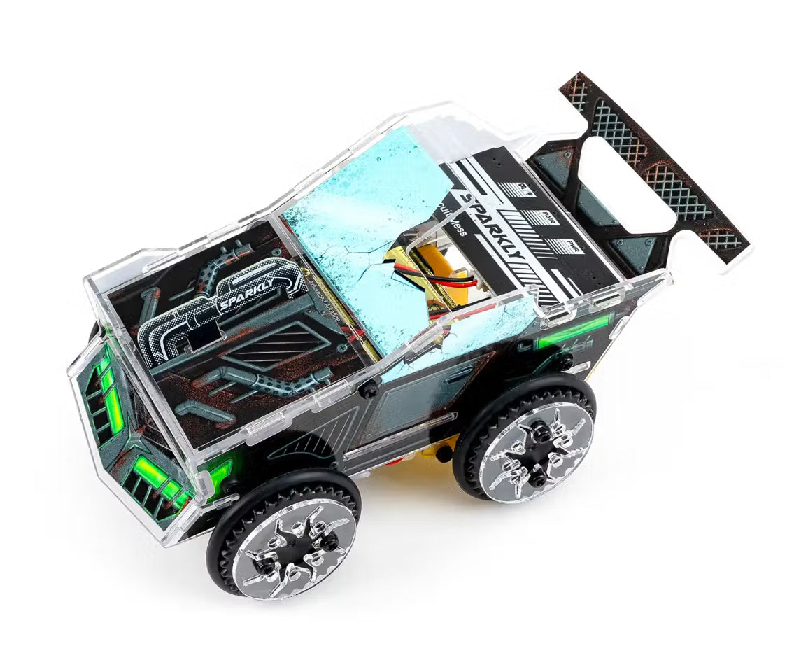 CircuitMess Sparkly Roboterauto mit geöffnetem Gehäuse und sichtbarer Batteriehalterung