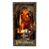 Herr der Ringe Balrog Book Nook Frontansicht mit Gandalf, feurigem Balrog und Brücke von Khazad-dûm in den Minen von Moria