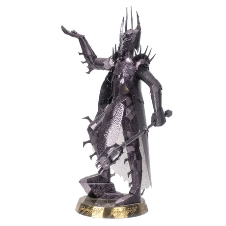 Herr der Ringe Sauron 3D Metallpuzzle Seitenansicht mit erhobener Hand, Kettenhemd und detailliertem Umhang