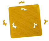 Das gelbe Acryl-Legerätsel aus dem Puzzle Colors Trio mit einer komplexen Bienenwaben-Struktur und einzelnen Hexagon-Puzzleteilen.
