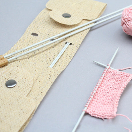 Ensemble d'aiguilles à tricoter de trois tailles différentes