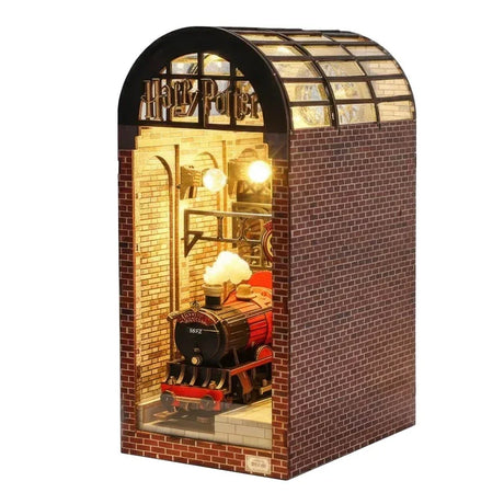 CRAFTHUB Harry Potter - Gleis 9 3/4 - Book Nook CH-HP934-BN