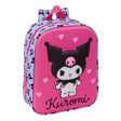Rucksack mit Kuromi-Motiv und Herzen auf pinkem Hintergrund