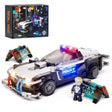 Bausatz Polizeistreifenwagen mit Lichtern und Polizistenfigur