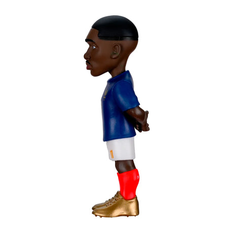 Sammelfigur eines Fußballspielers in blauem Trikot mit weißer Hose und goldenen Schuhen in Seitenansicht