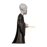 Lord Voldemort Sammelfigur in Seitenansicht mit schwarzem Umhang und Zauberstab