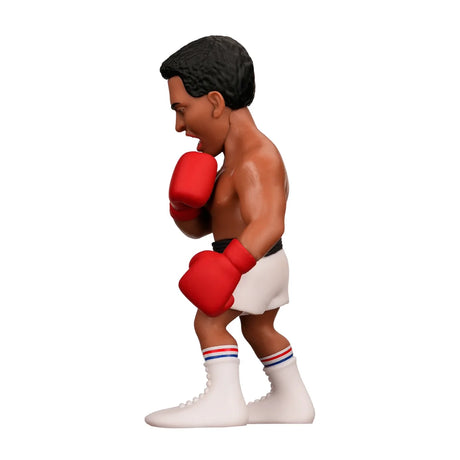 Sammelfigur eines Boxers mit roten Handschuhen und weissen Shorts in Seitenansicht
