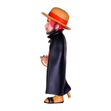Shanks Sammelfigur aus One Piece in Seitenansicht mit Strohhut und schwarzem Umhang