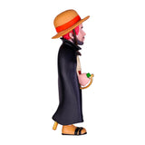 Shanks Figur aus One Piece mit Strohhut und schwarzem Umhang in Seitenansicht