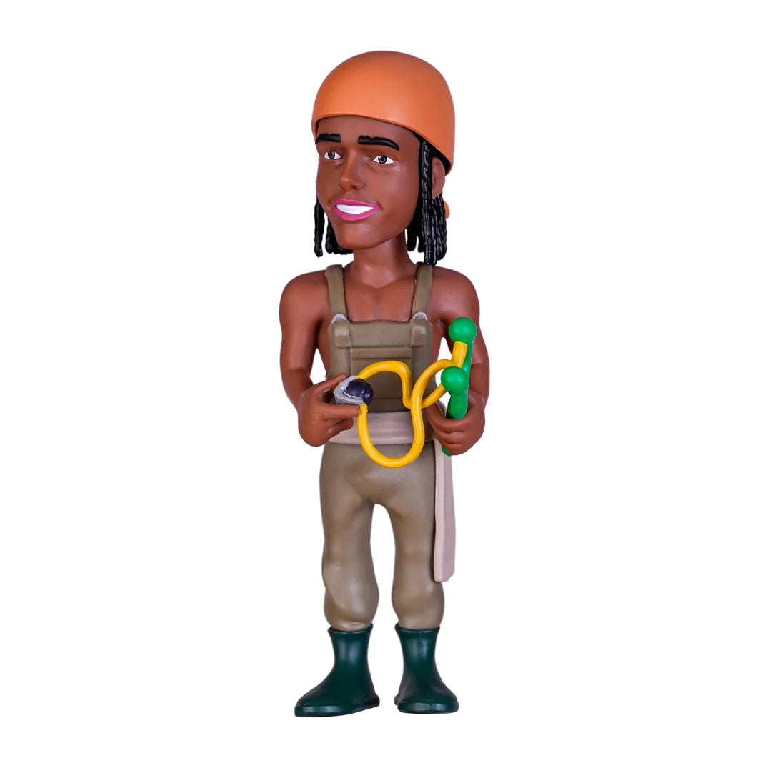 Spielfigur eines Mannes mit orangefarbener Mütze und Latzhose hält eine gelbe Schleuder