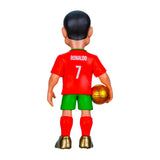 Rueckansicht einer Ronaldo Spielfigur im roten Trikot mit Nummer 7 und goldenem Fussball