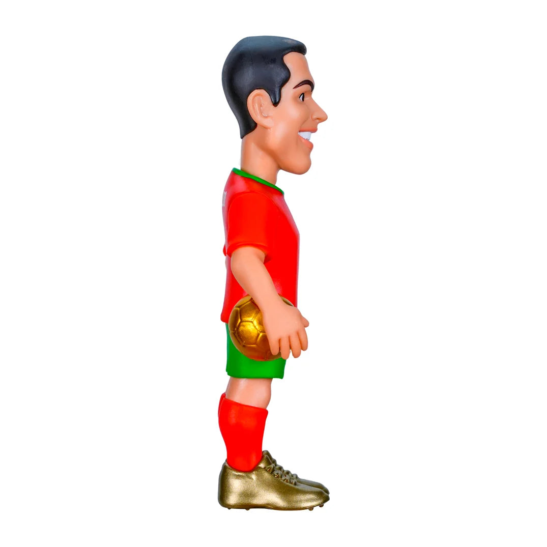 Cristiano Ronaldo Wackelkopf Figur in rotem Trikot und gruener Hose mit goldenem Fussball