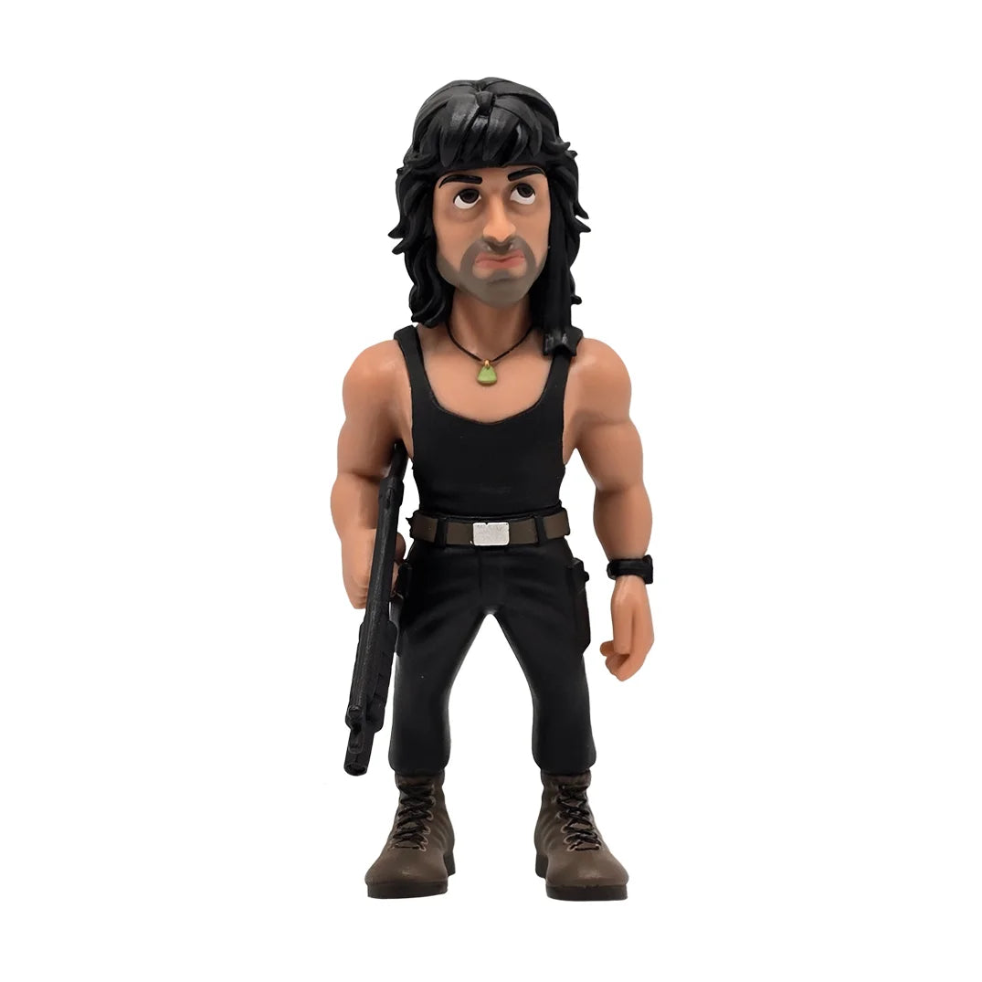 Sammelfigur von Rambo mit schwarzem Tanktop und Gewehr