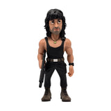 Sammelfigur von Rambo mit schwarzem Tanktop und Gewehr