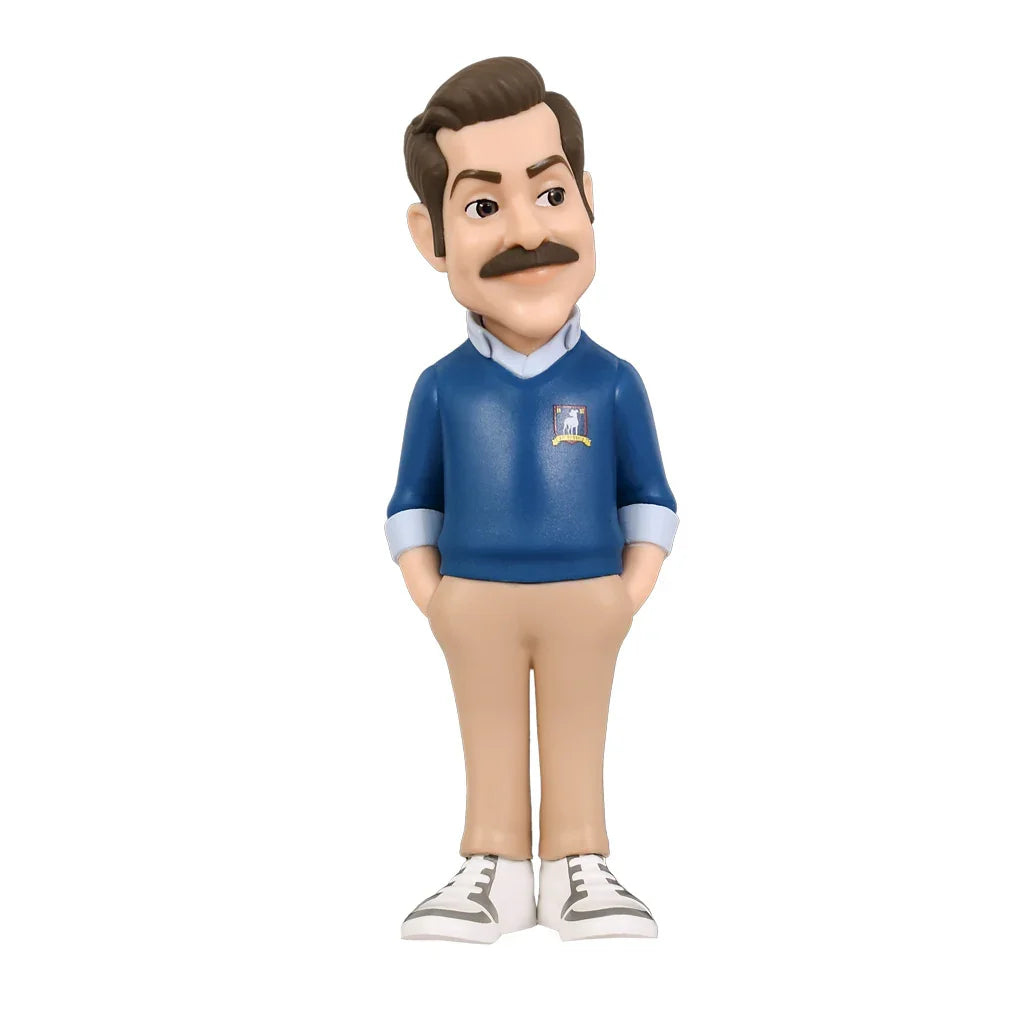Ted Lasso Vinylfigur mit Schnurrbart in blauem Pullover und beiger Hose