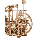 Mechanisches Holzmodell mit Zahnrädern und Hebeln