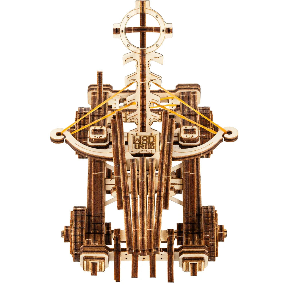 Modell einer Armbrust aus Holzbauteilen mit Gummibandmechanik