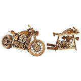 Zwei Motorradmodelle aus Holz als Steckbausatz